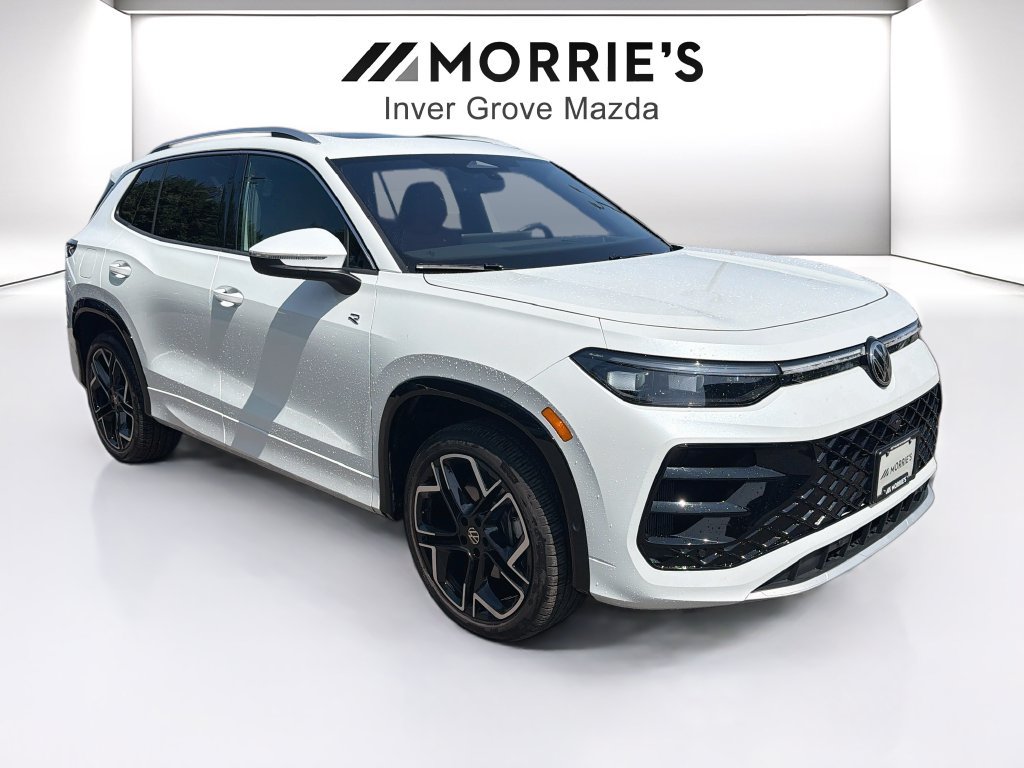Used 2026 Volkswagen Tiguan SEL R-Line AWD/4WD image 3