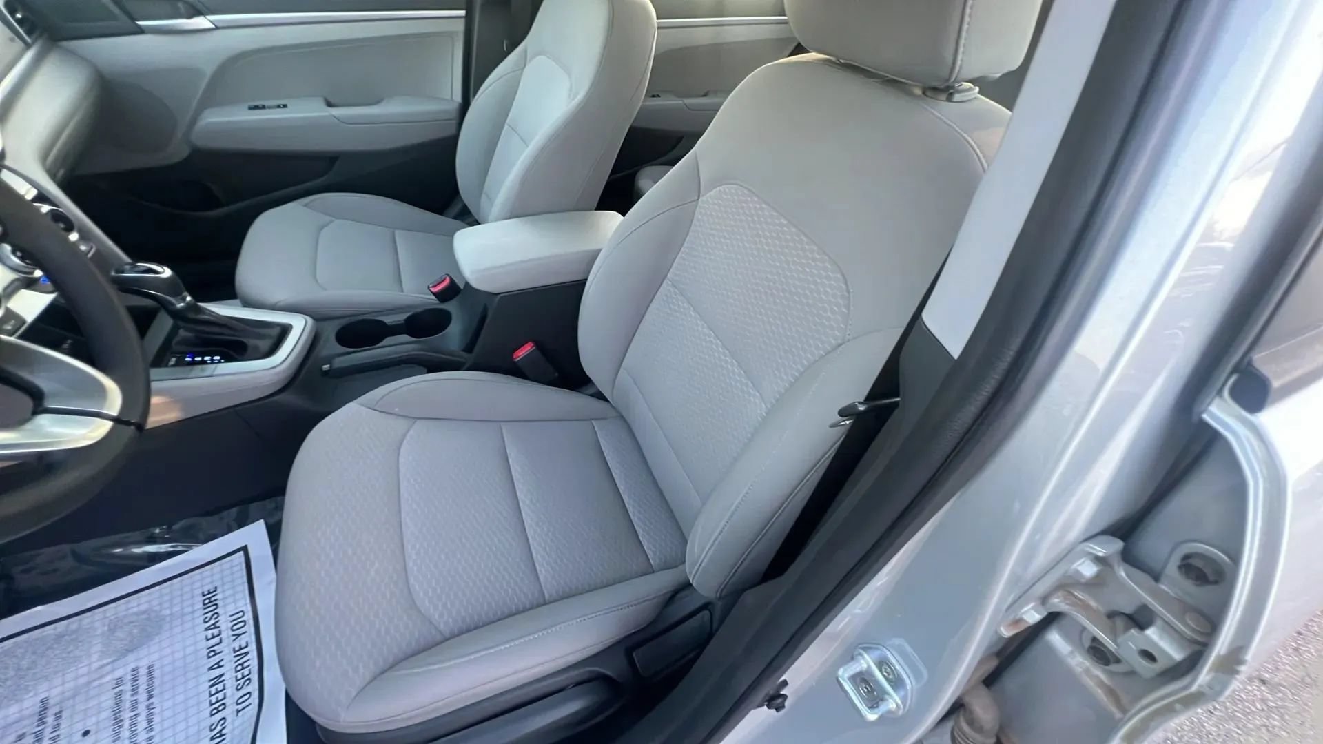 Used 2019 Hyundai Elantra SE FWD image 16
