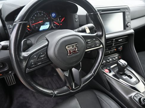 Used 2017 Nissan GT-R Premium AWD/4WD image 41