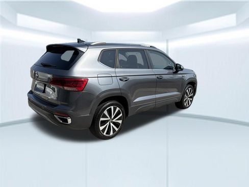 Used 2024 Volkswagen Taos SE FWD image 6