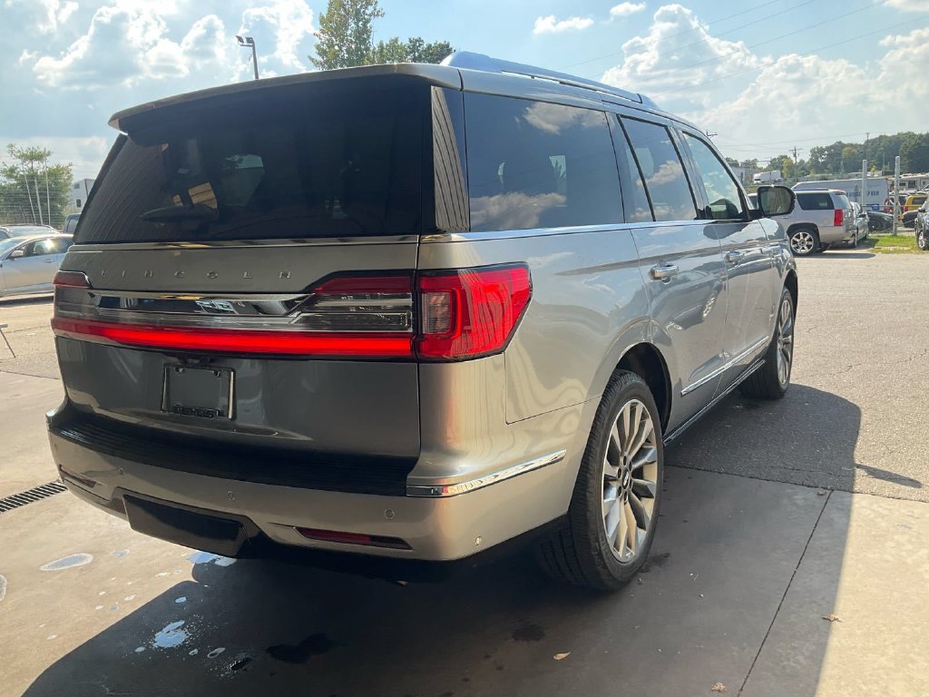 Used 2020 Lincoln Navigator Reserve w/ Luxury Package AWD/4WD image 3