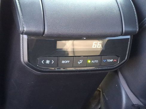 Used 2023 Toyota Highlander XLE image 12