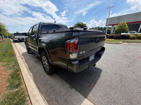 Used 2022 Toyota Tacoma Limited AWD/4WD image 9