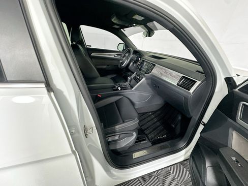 Used 2023 Volkswagen Atlas Cross Sport SE FWD image 30