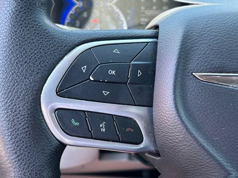 Used 2020 Chrysler Voyager Lxi FWD image 45