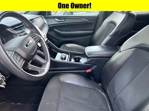 Used 2024 Jeep Grand Cherokee Altitude AWD/4WD image 7