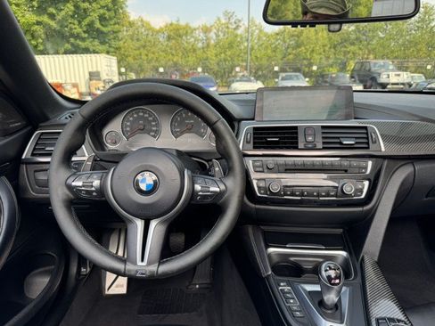Used 2018 BMW M4 Convertible RWD image 32