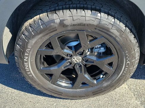 Certified 2025 Volkswagen Atlas Peak Edition SE AWD/4WD image 8