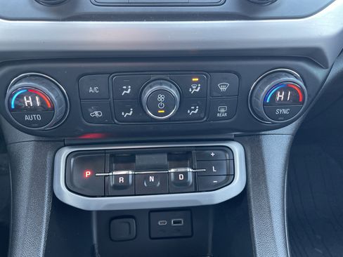 Used 2023 GMC Acadia SLE w/ Driver Convenience Package image 31