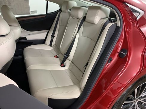 Used 2025 Lexus ES 350 w/ Premium Package image 33