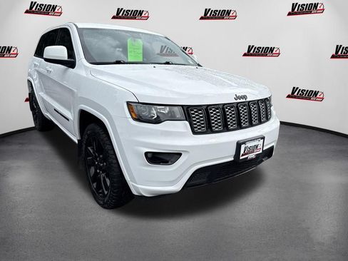 Used 2021 Jeep Grand Cherokee Laredo X AWD/4WD image 3