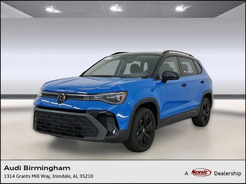 Used 2025 Volkswagen Taos SE image 1