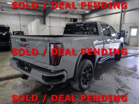 Used 2025 GMC Sierra 2500 AT4 w/ AT4 Premium Plus Package AWD/4WD image 3