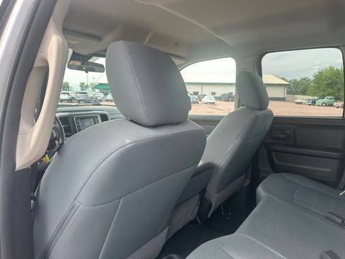Used 2017 RAM 1500 Express RWD image 23