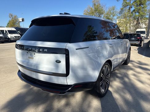 Used 2023 Land Rover Range Rover SE image 4