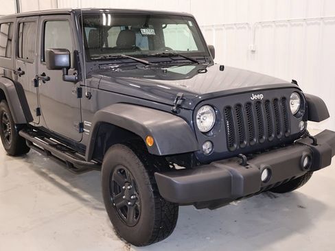Used 2018 Jeep Wrangler Unlimited Sport image 4