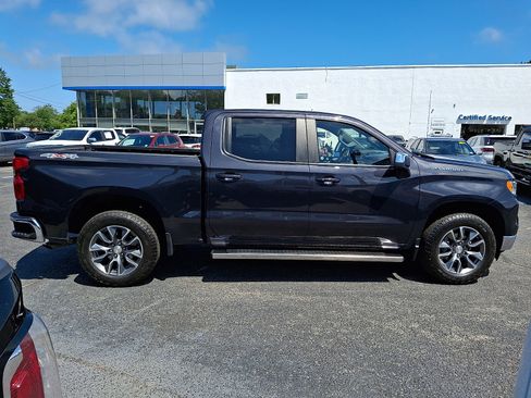 Used 2024 Chevrolet Silverado 1500 LT AWD/4WD image 8