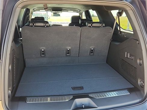 New 2026 Chevrolet Suburban Premier image 8