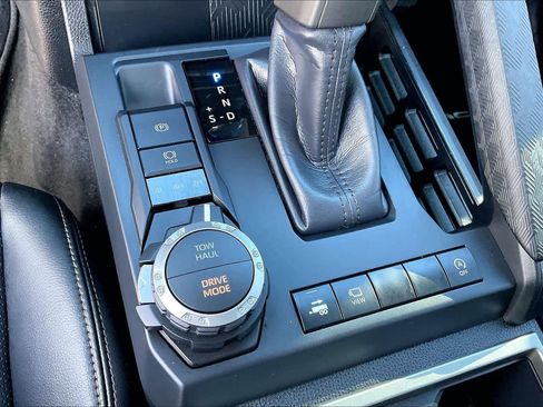 Used 2024 Toyota Tacoma Limited w/ Limited Package (LT) image 32