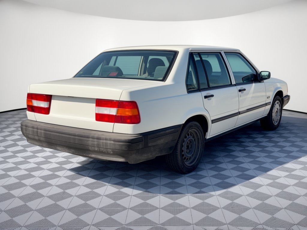 Used 1994 Volvo 940 Sedan RWD image 9