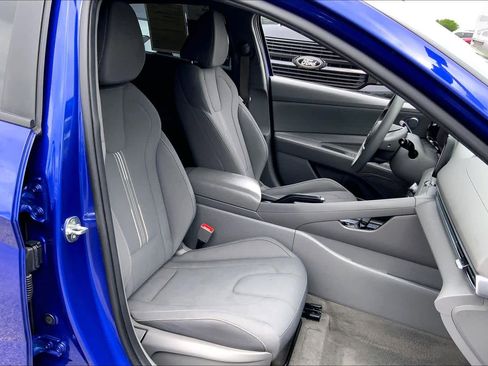 Used 2024 Hyundai Elantra SEL FWD image 9
