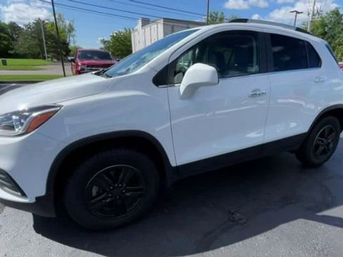 Used 2019 Chevrolet Trax LT w/ LT Convenience Package image 4