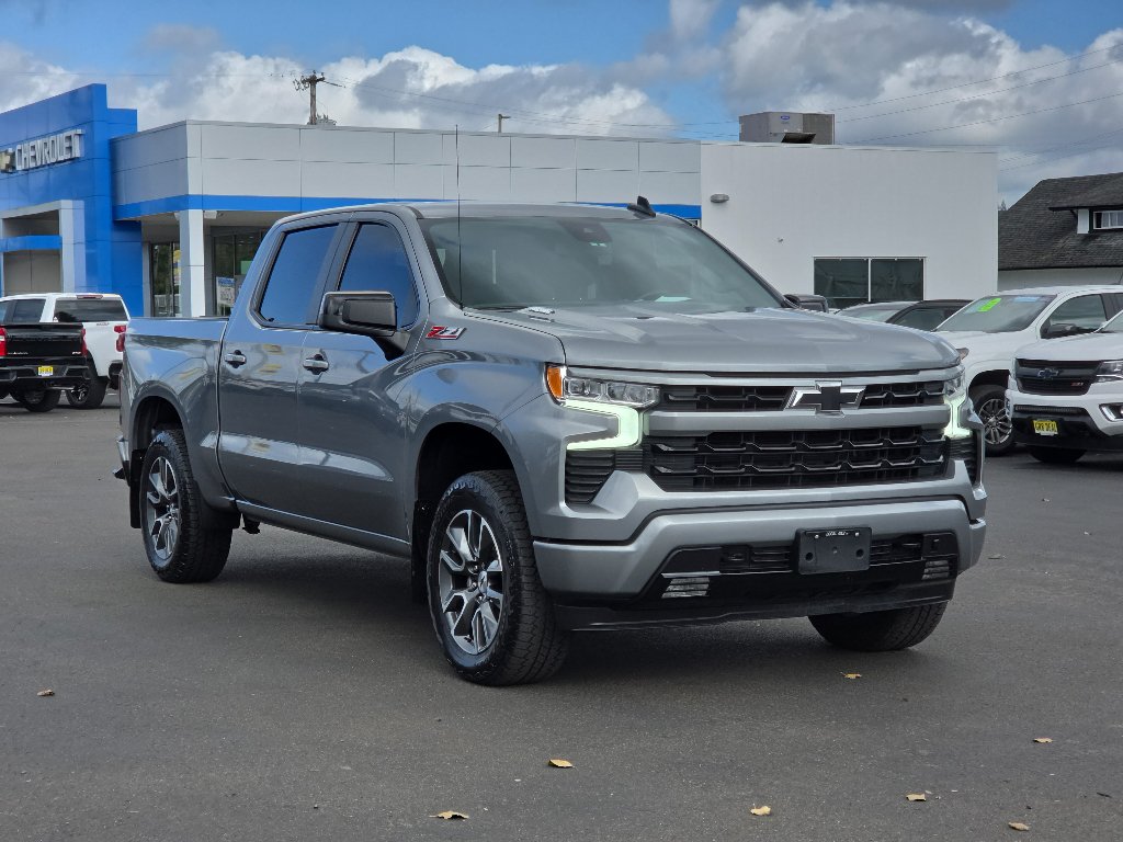 Used 2023 Chevrolet Silverado 1500 RST w/ Z71 Off-Road Package AWD/4WD image 2