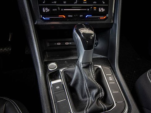 Used 2023 Volkswagen Tiguan SE image 32