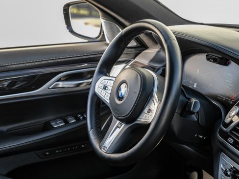 Used 2020 BMW 750i xDrive w/ Executive Package image 13