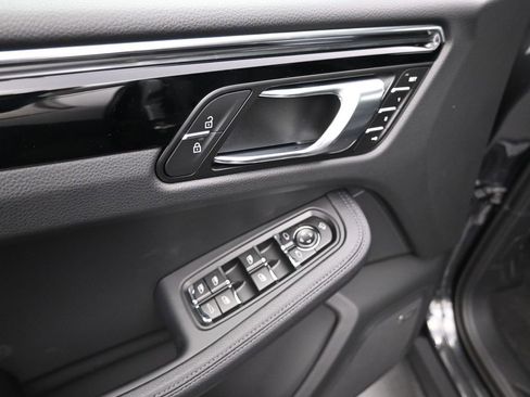 New 2026 Porsche Macan image 11