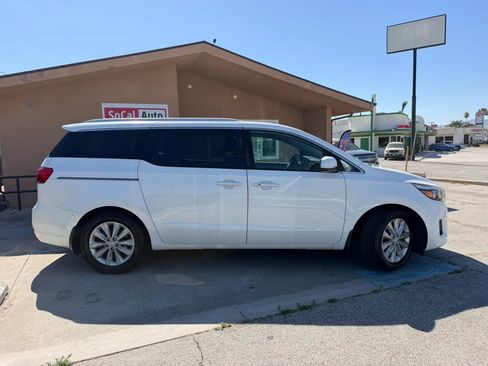 Used 2016 Kia Sedona EX FWD image 2