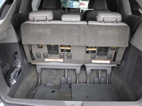 Used 2015 Toyota Sienna XLE Premium image 9