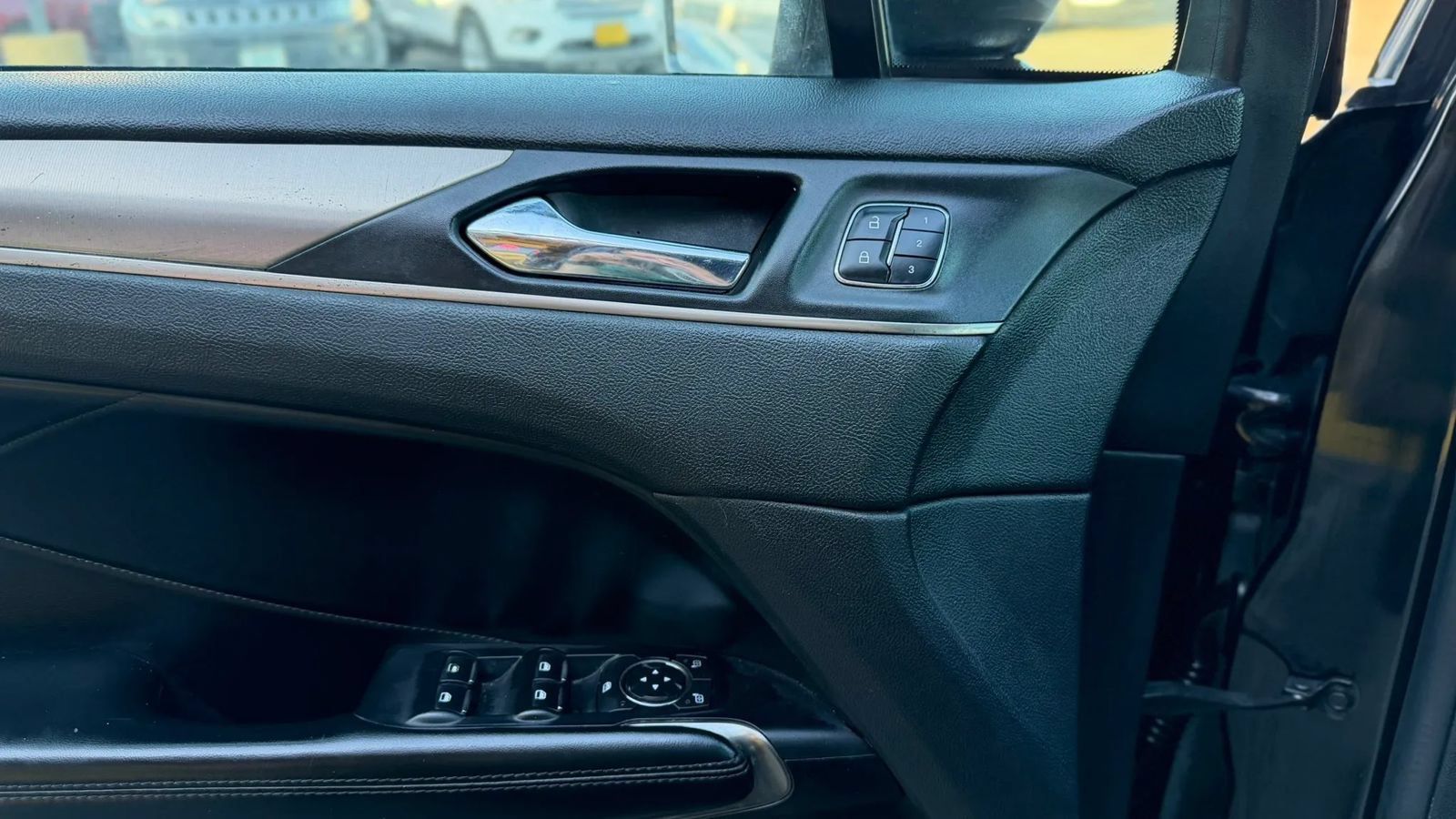 Used 2015 Lincoln MKC FWD image 19