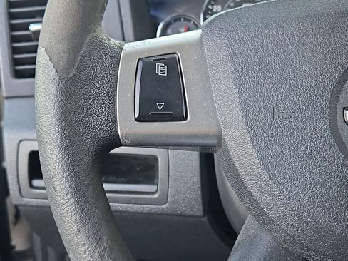 Used 2010 Jeep Grand Cherokee Laredo image 12