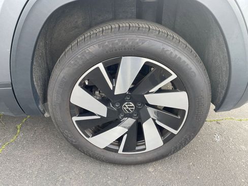 Used 2025 Volkswagen Atlas Cross Sport SE image 25