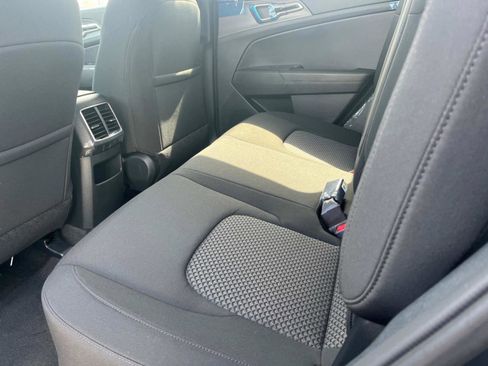 New 2025 Kia Sportage LX FWD image 19