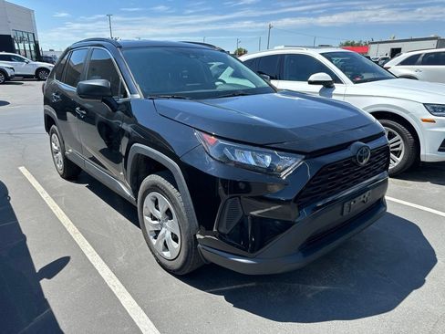 Used 2021 Toyota RAV4 LE FWD image 3