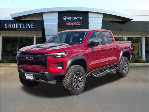 Used 2025 Chevrolet Colorado ZR2 w/ Technology Package AWD/4WD image 7