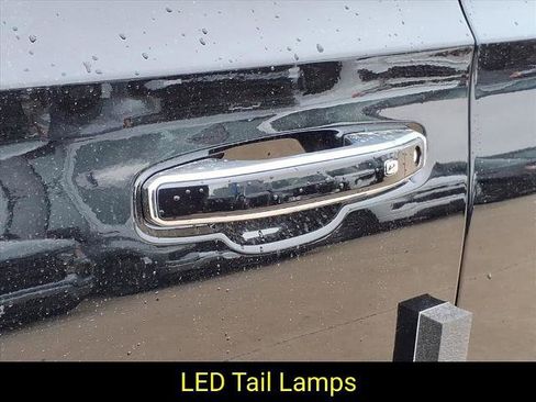 New 2026 Chevrolet Suburban Premier image 33