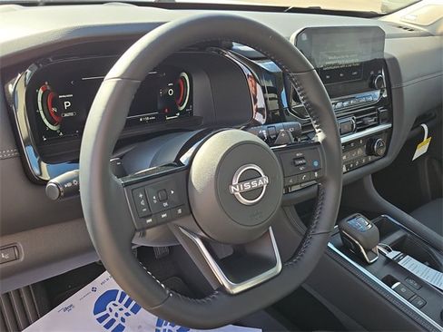 New 2025 Nissan Pathfinder Platinum image 14