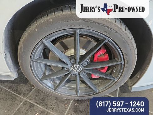 Used 2024 Volkswagen Jetta GLI 40th Anniversary Edition FWD image 4