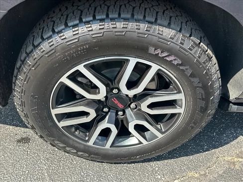 Certified 2023 GMC Yukon AT4 w/ AT4 Premium Plus Package AWD/4WD image 37