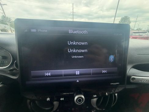 Used 2018 Jeep Wrangler Unlimited Sahara AWD/4WD image 16