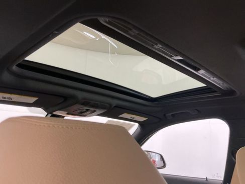 Used 2018 BMW 330e 330e iPerformance w/ Convenience Package image 25