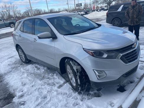 Used 2020 Chevrolet Equinox LT w/ Driver Convenience Package image 9