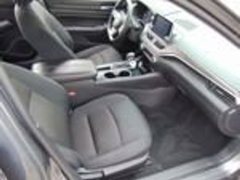 Used 2024 Nissan Altima 2.5 SV image 18