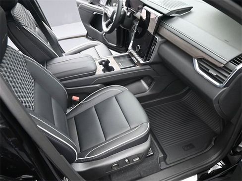 New 2025 GMC Acadia Denali w/ Super Cruise Package image 19