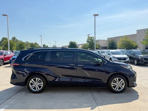 Used 2022 Toyota Sienna XSE w/ XSE Plus Package AWD/4WD image 6