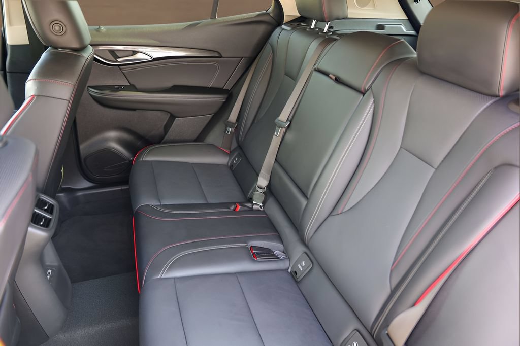 Used 2023 Buick Envision Essence w/ Sport Touring Package AWD/4WD image 23
