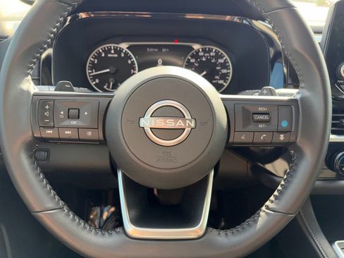 Used 2025 Nissan Pathfinder SV FWD image 11